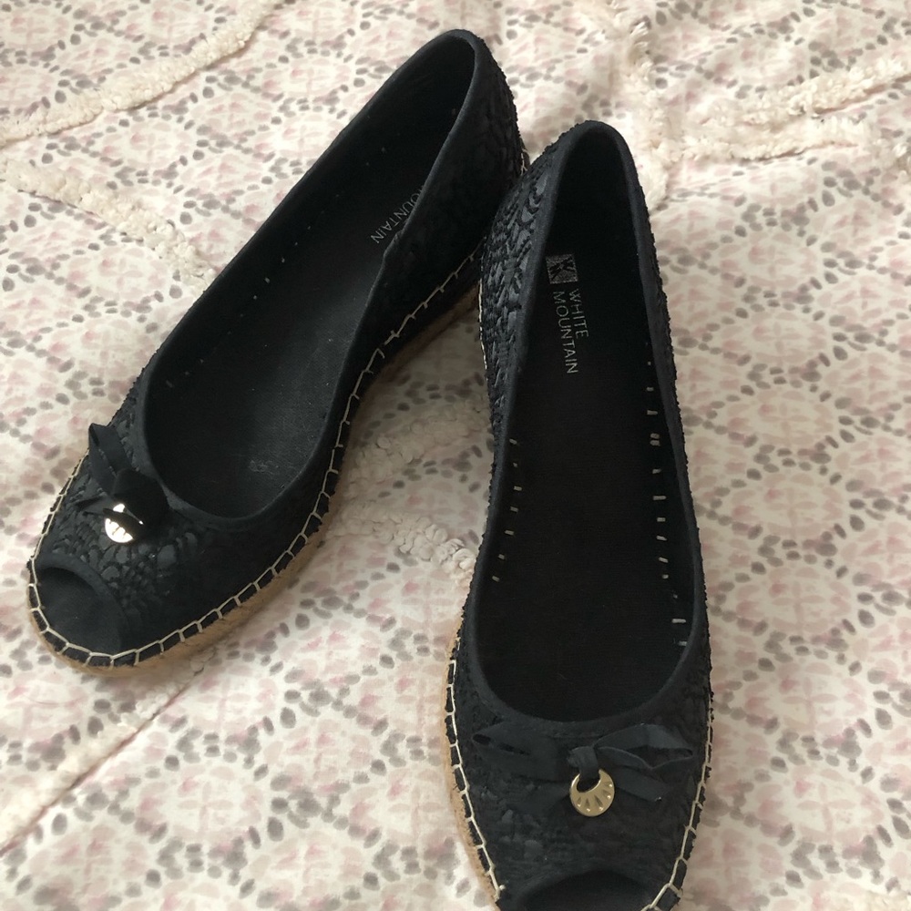 White Mountain Black Lace Peep-Toe Espadrille Flats with Bow Accent 9.5M